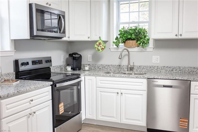 208 Woodland RD, Hampton, VA 23669