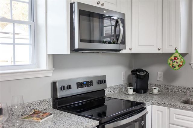 208 Woodland RD, Hampton, VA 23669