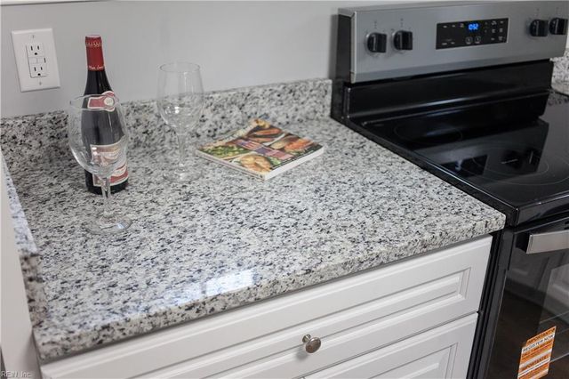 208 Woodland RD, Hampton, VA 23669