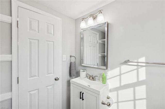 208 Woodland RD, Hampton, VA 23669