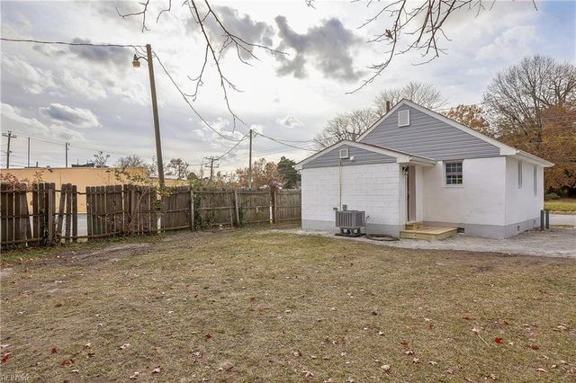 208 Woodland RD, Hampton, VA 23669