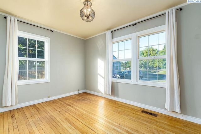 1709 Hunt Ave, Richland, WA 99354