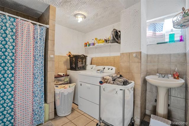 2422 Commor Street, Hamtramck, MI 48212
