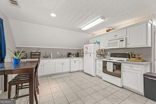 3906 Laurens Lane, Snellville, GA 30039