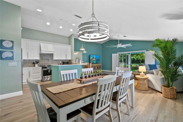 104 Old Jupiter Beach Road, Jupiter, FL 33477