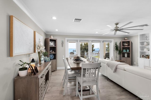 2829 Bay St, Gulf Breeze, FL 32563