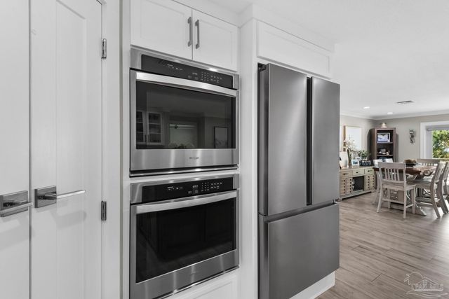 2829 Bay St, Gulf Breeze, FL 32563