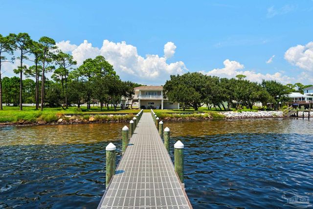 2829 Bay St, Gulf Breeze, FL 32563