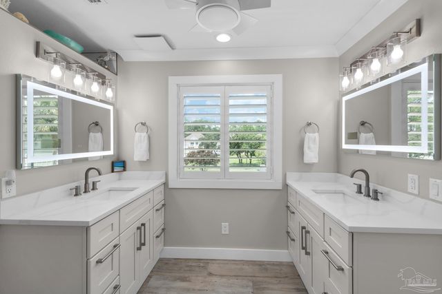 2829 Bay St, Gulf Breeze, FL 32563