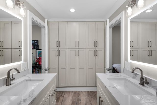 2829 Bay St, Gulf Breeze, FL 32563