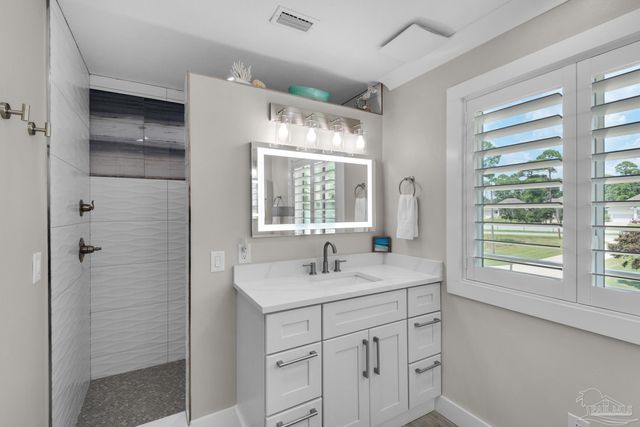 2829 Bay St, Gulf Breeze, FL 32563