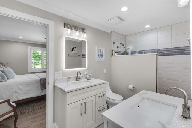 2829 Bay St, Gulf Breeze, FL 32563