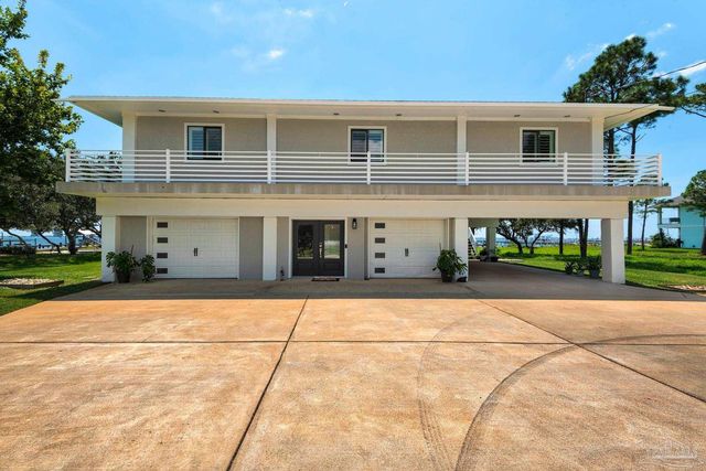 2829 Bay St, Gulf Breeze, FL 32563