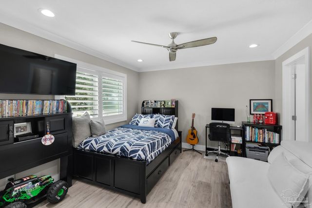 2829 Bay St, Gulf Breeze, FL 32563