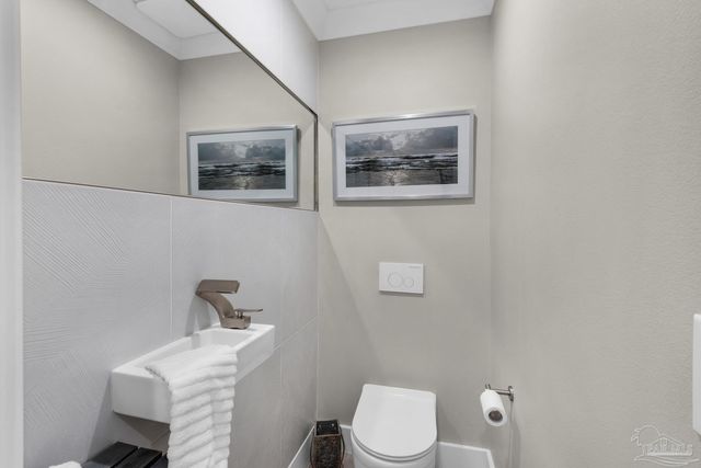 2829 Bay St, Gulf Breeze, FL 32563