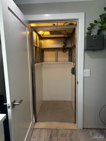 2829 Bay St, Gulf Breeze, FL 32563