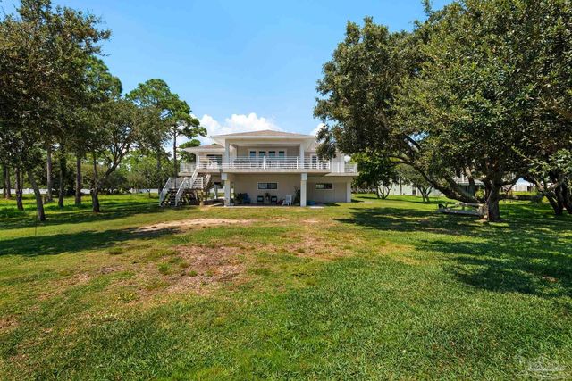 2829 Bay St, Gulf Breeze, FL 32563