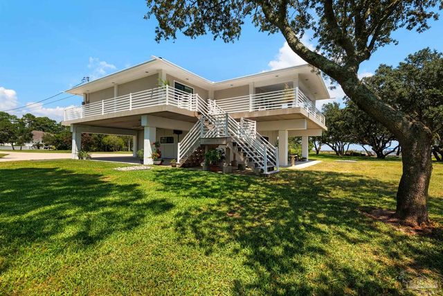 2829 Bay St, Gulf Breeze, FL 32563