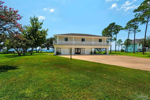 2829 Bay St, Gulf Breeze, FL 32563