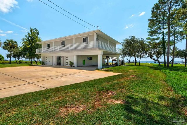 2829 Bay St, Gulf Breeze, FL 32563