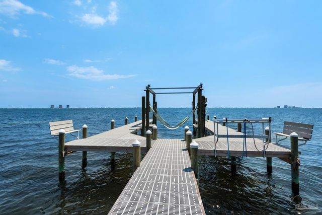 2829 Bay St, Gulf Breeze, FL 32563