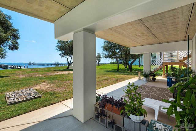 2829 Bay St, Gulf Breeze, FL 32563