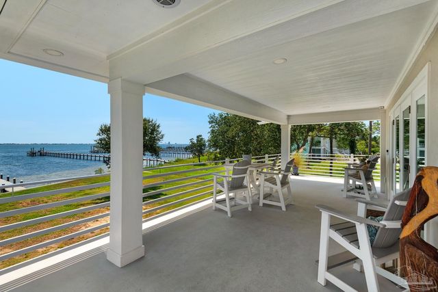2829 Bay St, Gulf Breeze, FL 32563