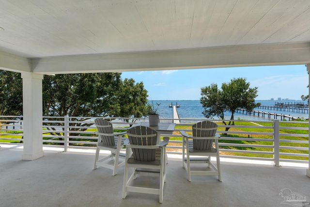 2829 Bay St, Gulf Breeze, FL 32563