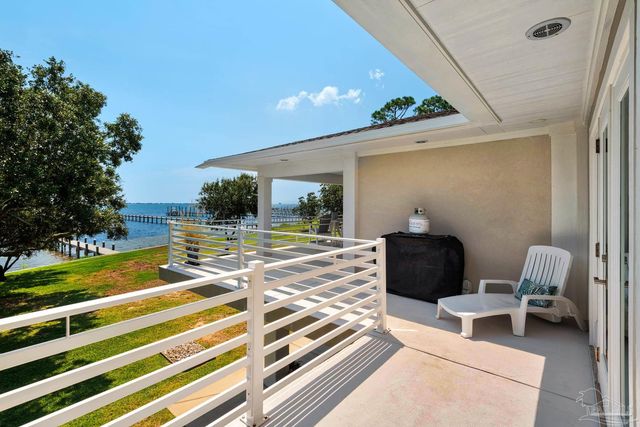 2829 Bay St, Gulf Breeze, FL 32563