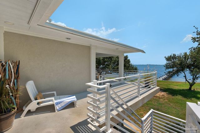 2829 Bay St, Gulf Breeze, FL 32563