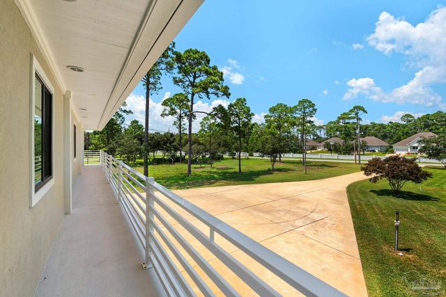 2829 Bay St, Gulf Breeze, FL 32563