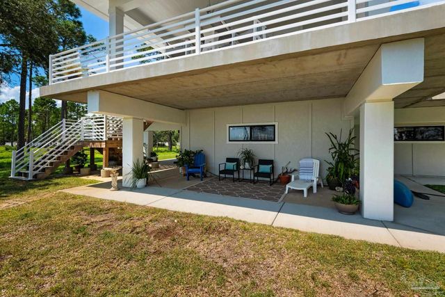 2829 Bay St, Gulf Breeze, FL 32563