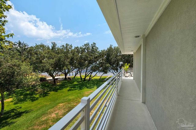 2829 Bay St, Gulf Breeze, FL 32563