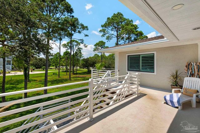 2829 Bay St, Gulf Breeze, FL 32563