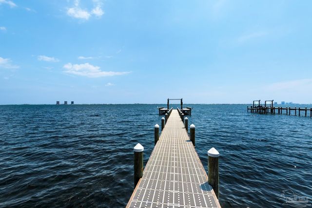 2829 Bay St, Gulf Breeze, FL 32563