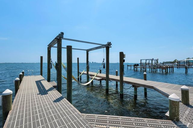 2829 Bay St, Gulf Breeze, FL 32563