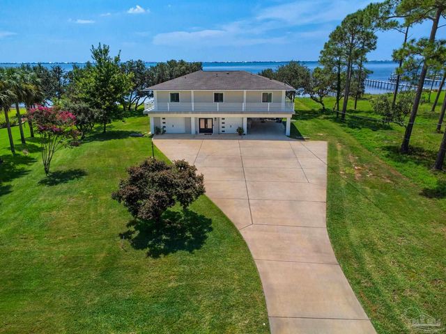 2829 Bay St, Gulf Breeze, FL 32563