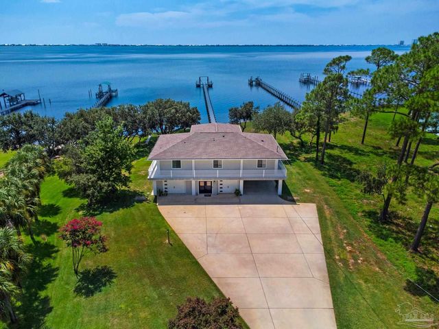 2829 Bay St, Gulf Breeze, FL 32563