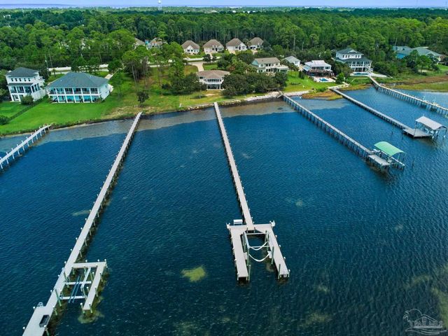 2829 Bay St, Gulf Breeze, FL 32563