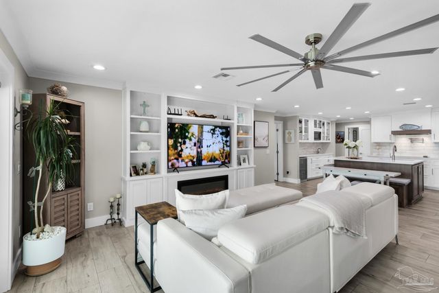 2829 Bay St, Gulf Breeze, FL 32563