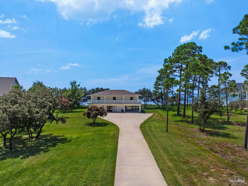 2829 Bay St, Gulf Breeze, FL 32563