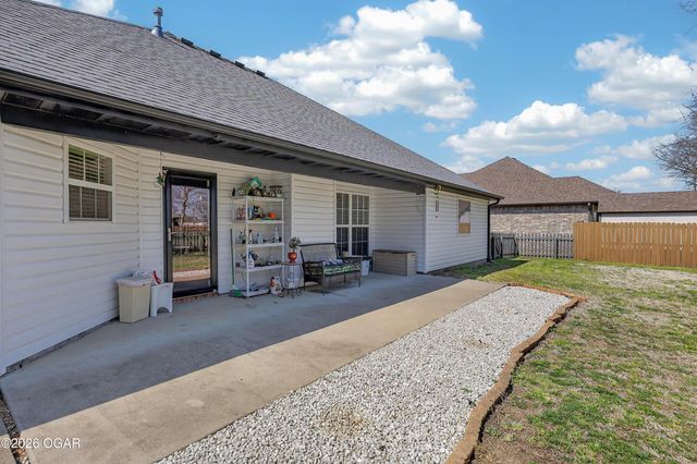 805 Chesterfield Drive, Webb City, MO 64870