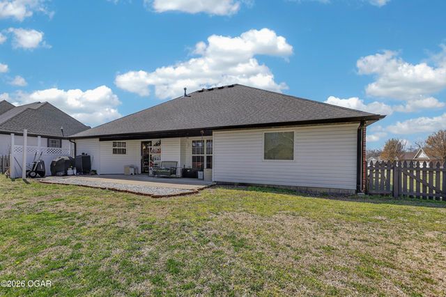 805 Chesterfield Drive, Webb City, MO 64870