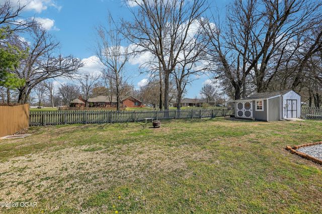 805 Chesterfield Drive, Webb City, MO 64870