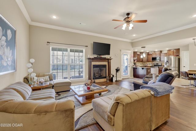 805 Chesterfield Drive, Webb City, MO 64870