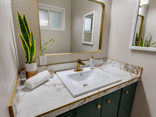 1807 Ne 142ND Ave, Portland, OR 97230