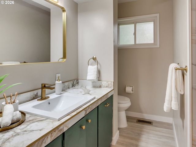 1807 Ne 142ND Ave, Portland, OR 97230