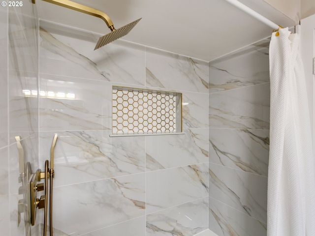 1807 Ne 142ND Ave, Portland, OR 97230