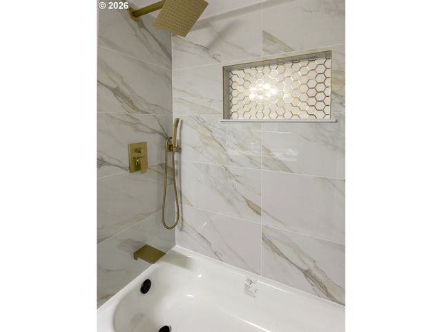 1807 Ne 142ND Ave, Portland, OR 97230