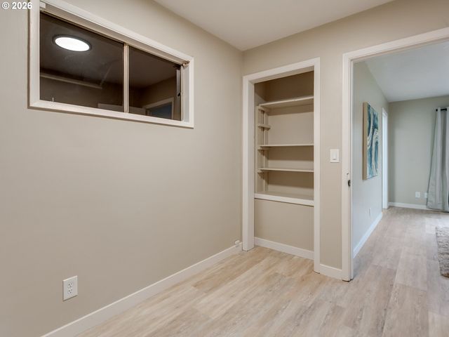 1807 Ne 142ND Ave, Portland, OR 97230